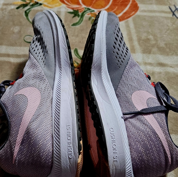 Womens Nike zoom Winflo 4 running shoes gray/pink size 8.5 - Picture 7 of 9
